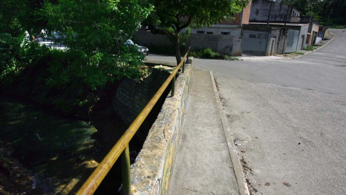 Prefeitura recupera ponte da Vila Barros