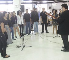 Oficineiros da Cultura se apresentam no Poupatempo de Suzano