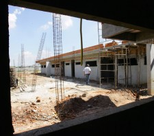 Prefeitura cobra agilização das obras da creche do Miguel Badra