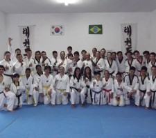 Atletas de Suzano lutam por vaga na final do Campeonato Paulista de Taekwondo