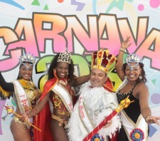 Suzansamba apresenta nova Corte Carnavalesca 2014