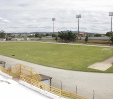 Começa construção da nova arquibancada do Suzanão