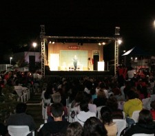 Apresentação de Elizabeth Savalla lota Praça Cidade das Flores