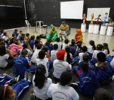 Alunos comemoram Dia Nacional do Livro Infantil com atividades educativas