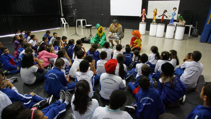 Alunos comemoram Dia Nacional do Livro Infantil com atividades educativas