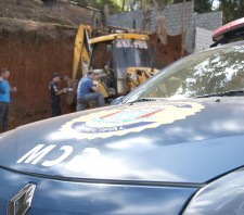 Prefeitura embarga degradação ambiental na Estrada do Rio Abaixo