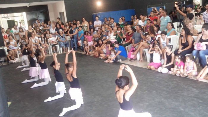 Mães de aprendizes das Oficinas Culturais recebem homenagem