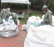 Agentes recolhem 250 quilos de embalagens de agrotóxicos