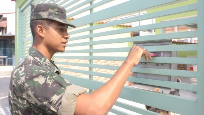Campanha do Agasalho: Tiro de Guerra realiza panfletagem nos bairros