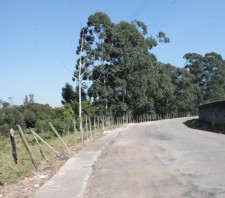 Prefeitura retira mais de 500 toneladas de entulho da Estrada Furuyama