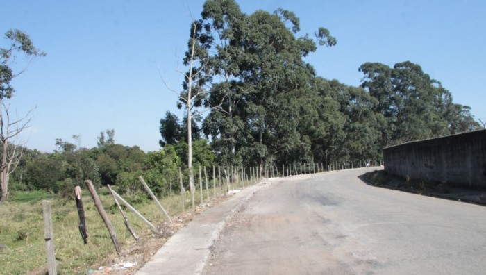 Prefeitura retira mais de 500 toneladas de entulho da Estrada Furuyama