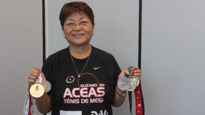 Aos 74 anos, atleta de Suzano garante prata no mundial de tênis de mesa na Nova Zelândia