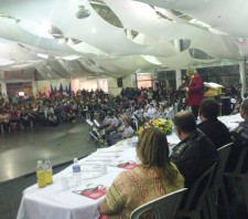 Quase 400 alunos da escola Antonio Marques Figueira recebem diploma do Proerd