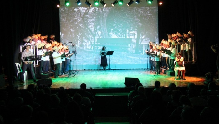 Coral da Melhoridade de Suzano faz apresentação em centro de convivência