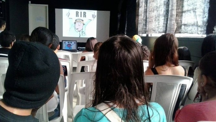 Sessão de cinema atrai 70 jovens no Centro Cultural de Palmeiras