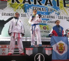 Suzanenses conquistam 7 medalhas e garantem vaga na final do Brasileiro de Karatê