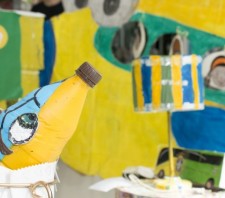 Comissão julgadora avalia trabalhos inscritos no concurso Criando com Material Reciclável