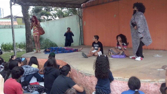 Aprendizes das oficinas culturais encenam amanhã peça “A Atriz”