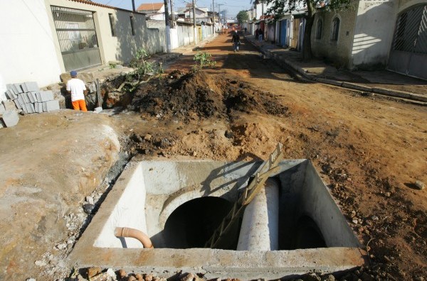 Obras de canalização no Sítio São José seguem em ritmo acelerado
