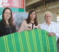 Radial doa mais de 130 cobertores para Campanha do Agasalho