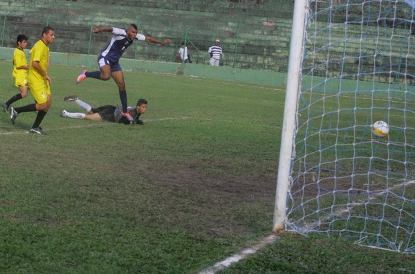 Futebol: Suzano vence a terceira, se garante na semi e já está nos Abertos