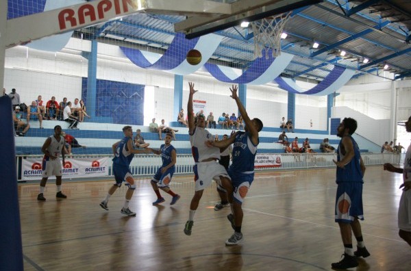 Basquetebol: Suzano é derrotado na estreia nos Regionais