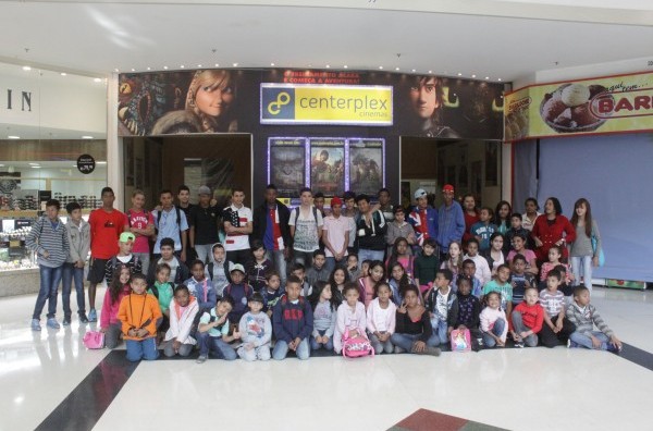 Jovens dos bairros São José e Casa Branca participam do projeto “Dia D Cinema”