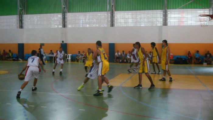 Suzano vence Diadema e garante classificação para fase estadual da Copa de Basquetebol