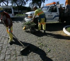 Prefeitura faz manutenção na Praça São Paulo
