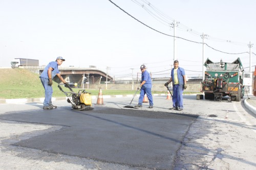 Prefeitura finaliza serviços de tapa buraco na Avenida João Batista Fitipaldi
