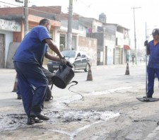 Prefeitura prossegue com serviços na Avenida Miguel Badra