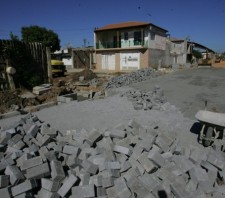Pavimentação no Parque Maria Helena entra na reta final