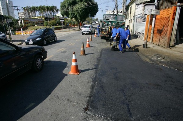 Prefeitura intensifica serviço de tapa buraco em vias centrais