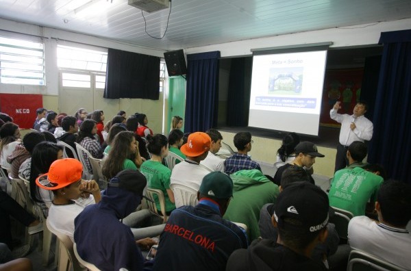 Prefeitura qualifica estudantes para o mercado de trabalho