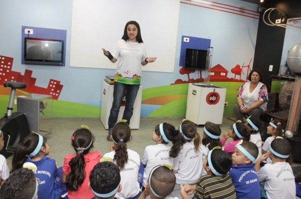 Caminhão do Boa Energia leva conhecimento e diversão às escolas municipais