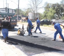 Prefeitura realiza serviço de Tapa Buraco na Estrada Portão do Honda