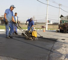 Prefeitura finaliza tapa buracos na Avenida Jorge Bei Maluf