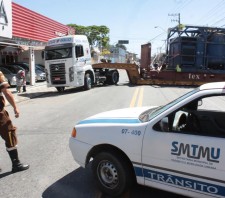 Avenida Antônio Marques Figueira é liberada após acidente