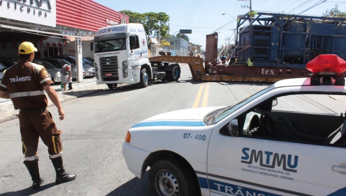 Avenida Antônio Marques Figueira é liberada após acidente