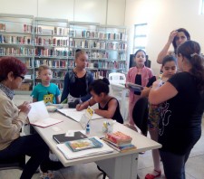 Crianças comemoram Dia do Livro com clássicos da literatura infantil