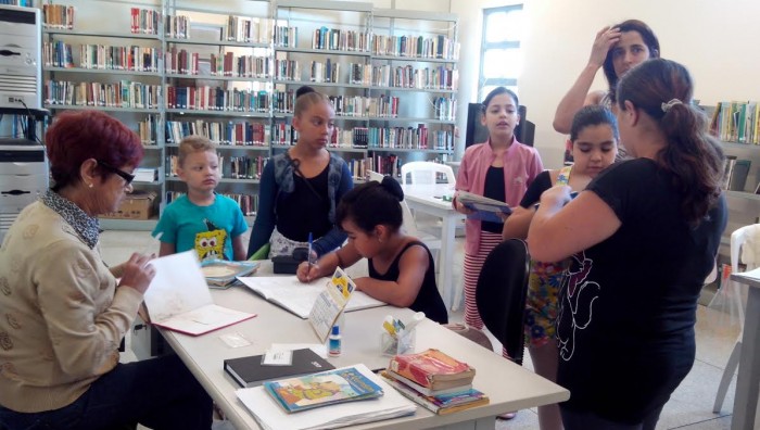 Crianças comemoram Dia do Livro com clássicos da literatura infantil