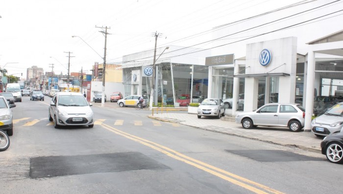 Prefeitura realiza serviço de Tapa Buraco na Avenida Antonio Marques Figueira