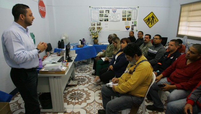 Servidores passam por treinamento sobre segurança no trânsito