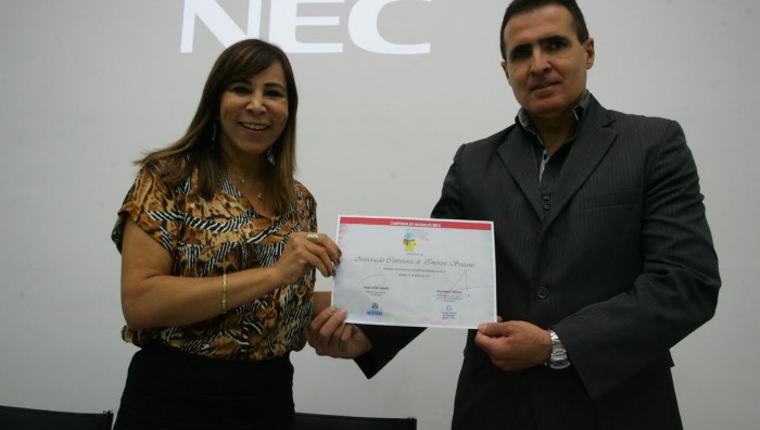 Campanha de Agasalho: Fundo Social entrega certificado de participação à Acoris