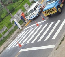 Prefeitura realiza pintura de faixas e lombadas na Avenida Francisco Marengo