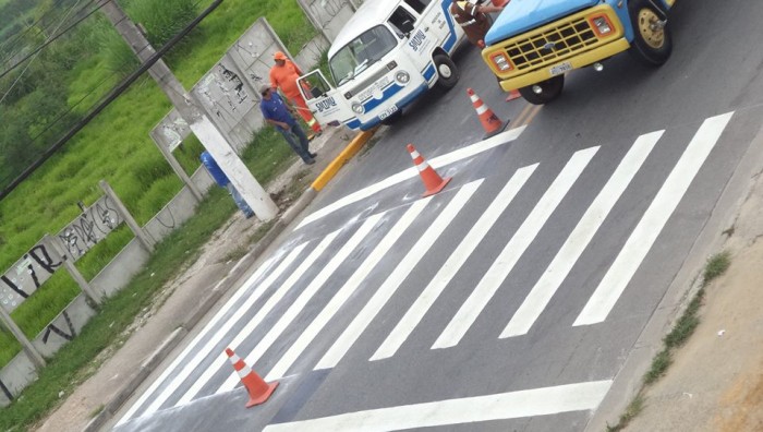 Prefeitura realiza pintura de faixas e lombadas na Avenida Francisco Marengo