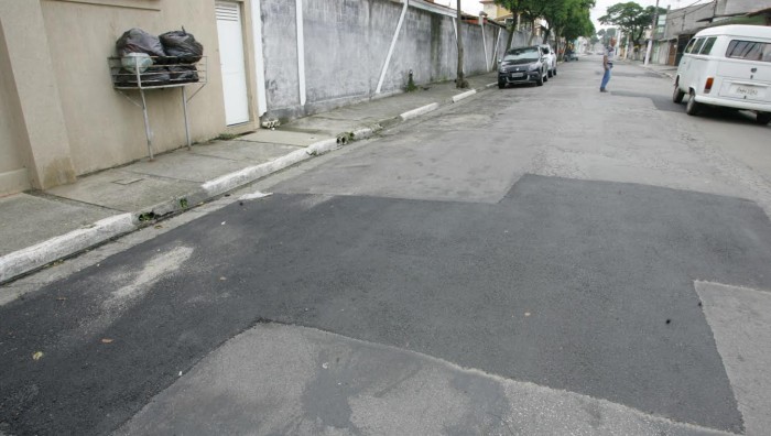 Prefeitura realiza tapa buraco na Vila Figueira