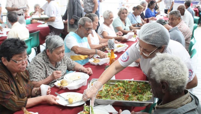 Almoço de Natal do Fundo Social reúne 900 pessoas