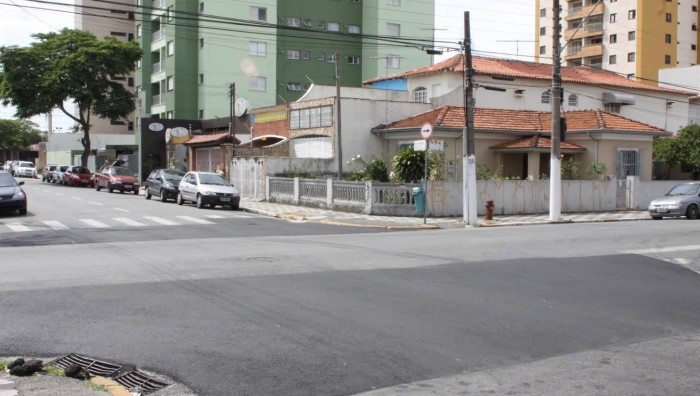 Prefeitura nivela depressões no Centro e prepara Prudente de Moraes para receber recapeamento