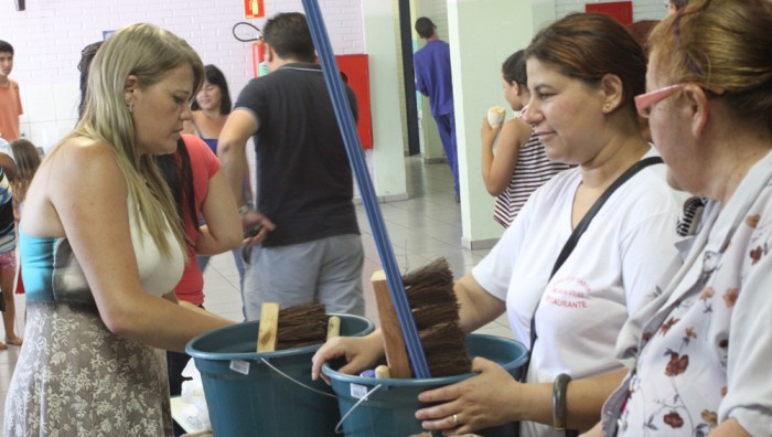 Força tarefa presta assistência às famílias vítimas da chuva
